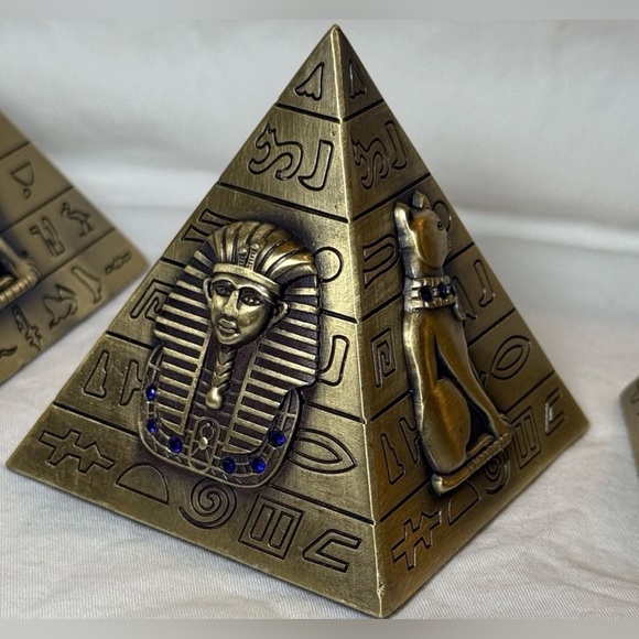 Set Of 3 Metal Etched Egyptian Pyramids Paperweight Decor Egypt Pharaohs Cat - Picture 3 of 10